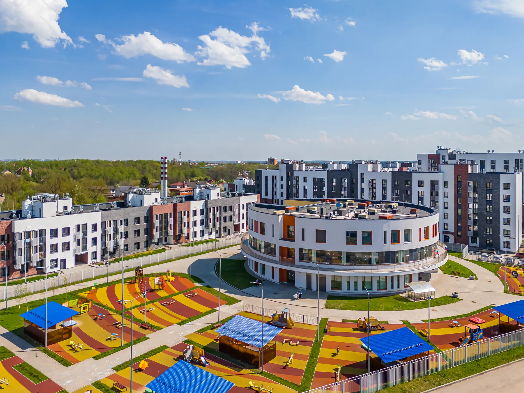 Круглый детский сад среди корпусов — аэрофото